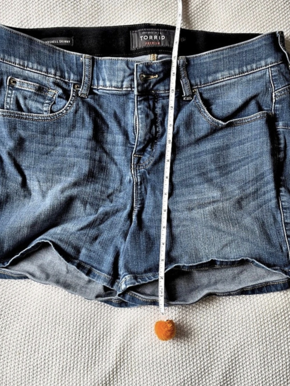 Torrid Bombshell Skinny Denim Shorts Blue Size 16 - Picture 2 of 4